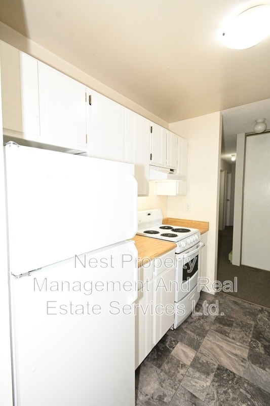 Building Photo - 3030 McGill Crescent