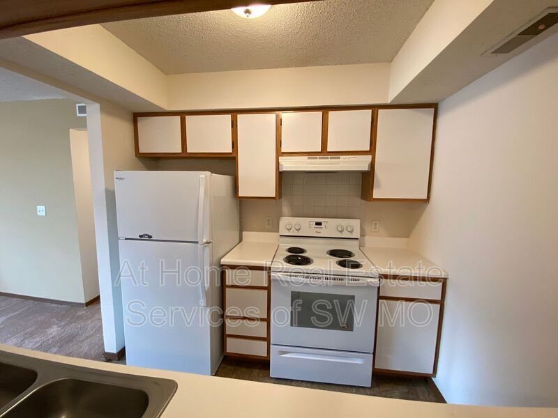 Primary Photo - 4131 S Scenic Ave