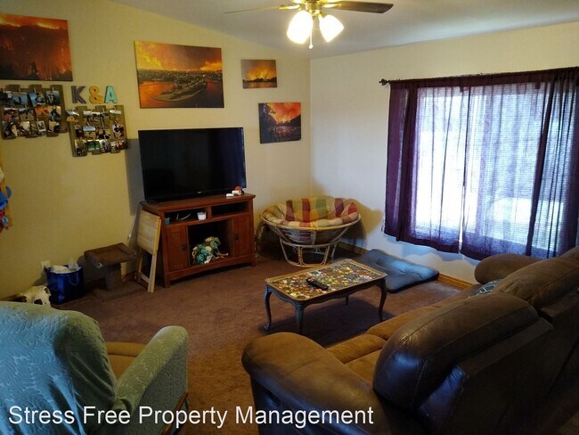Foto del edificio - 3 br, 2 bath House - 393 N. Skyline Drive