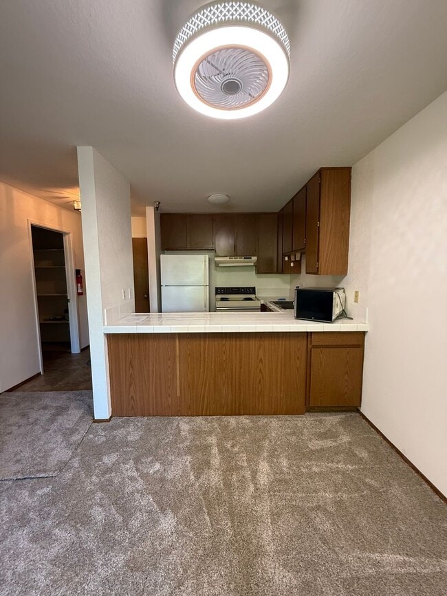 Building Photo - 50% off 1st Months Rent! Low income 62+ 1 bedroom at Vista Prieta!