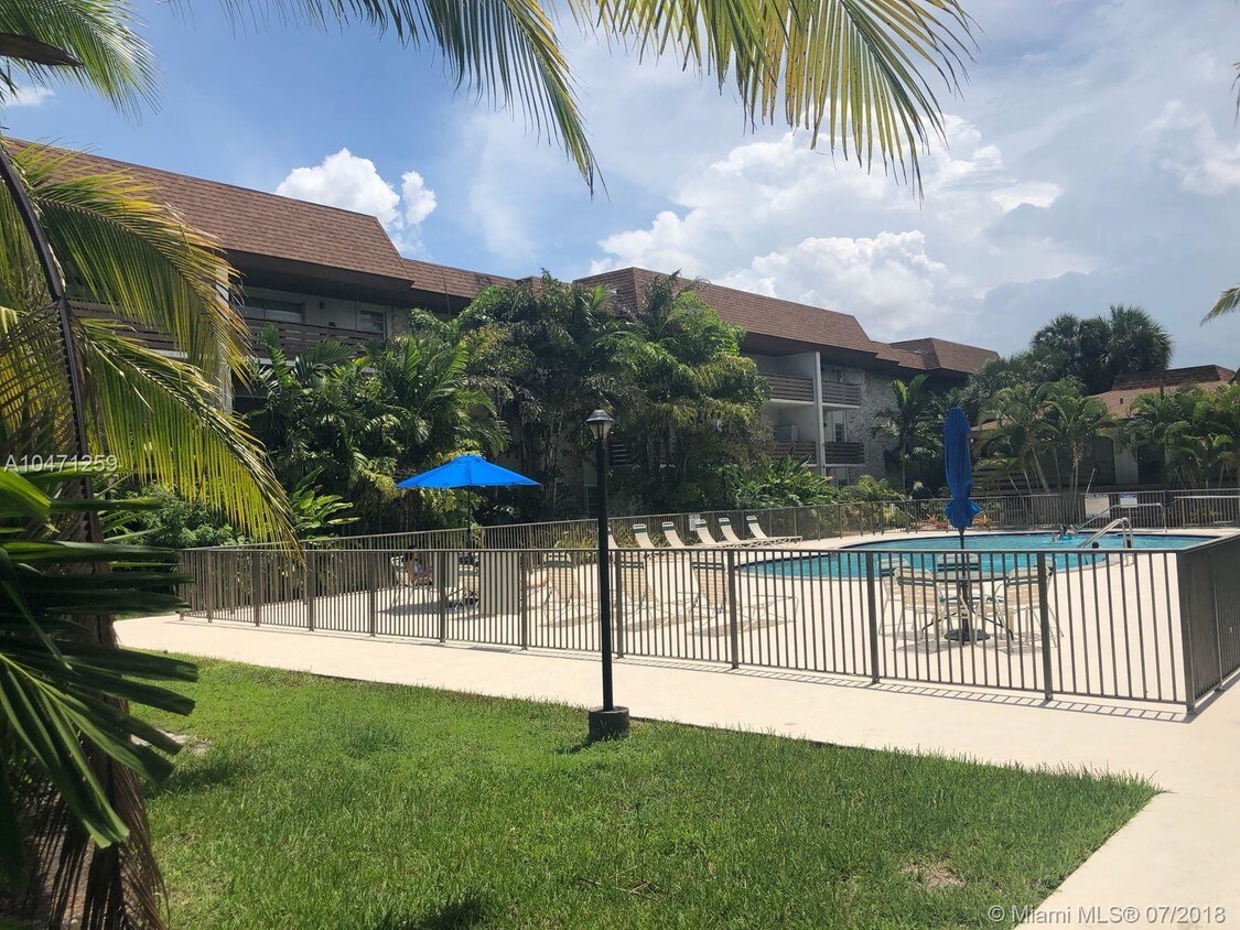 Foto principal - 7477 SW 82nd St