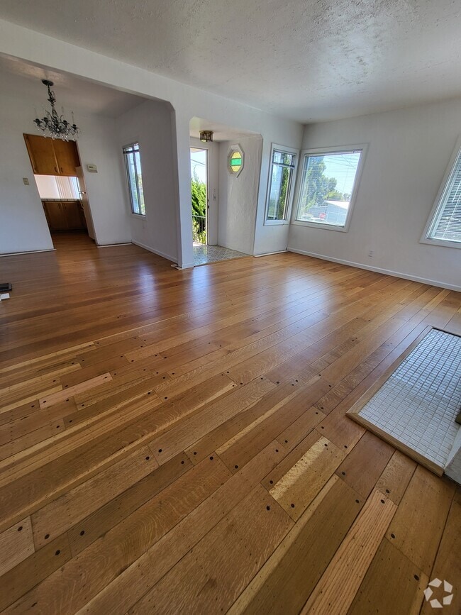 Building Photo - 906 Balra Dr