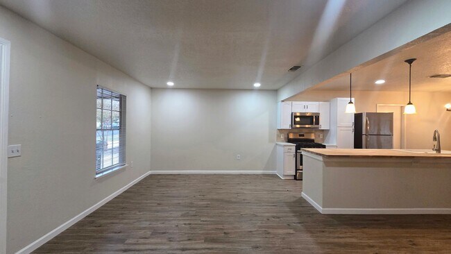 Building Photo - 12426 Magnifico St