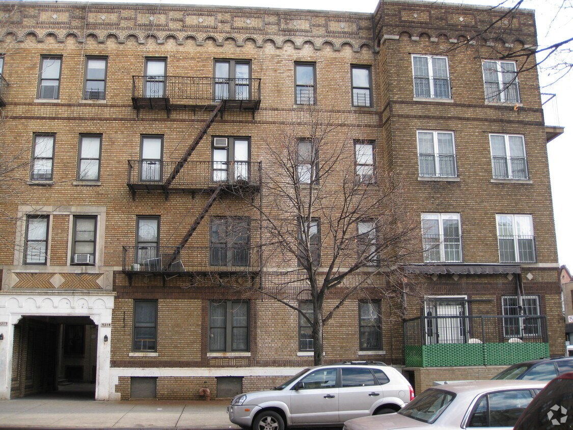 Primary Photo - 4219 15th Ave