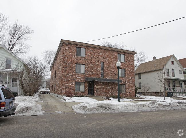Building Photo - 514 W Doty St