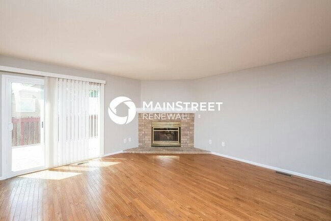 Foto del edificio - 4 Bedroom Pet-Friendly Home in Aurora, CO with Main Street Renewal