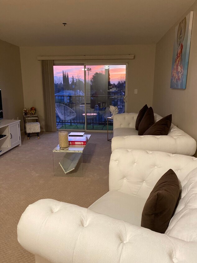 Living room with a view! - 4501 Cedros Ave
