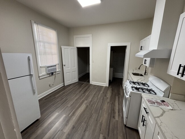 Building Photo - 2541 Dumaine St