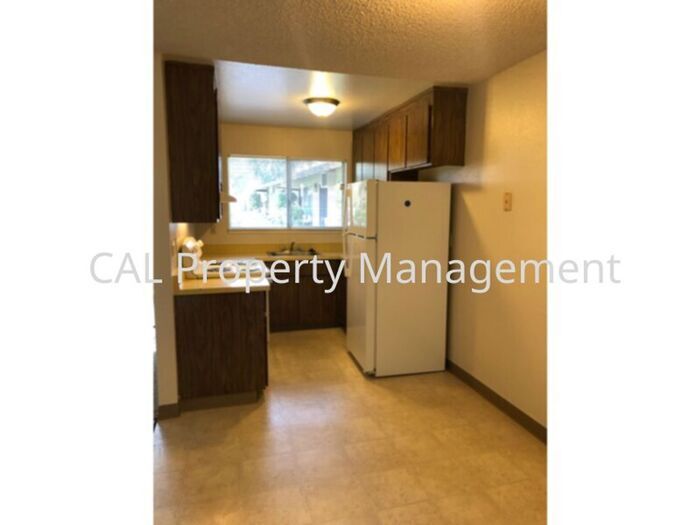 Foto principal - Lower level one bedroom apartment for rent...