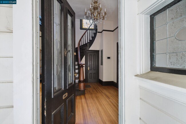 Foto del edificio - 2117 Santa Clara Ave