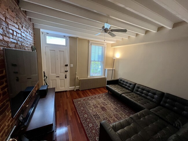 Living room - 3 Terrace Ct NE