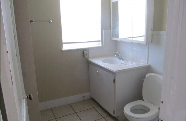 Building Photo - 1315 Sheldon