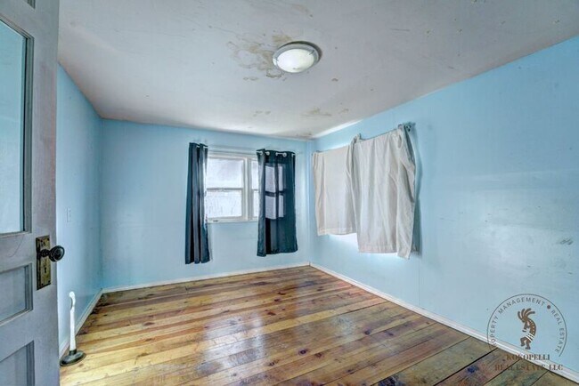 Foto del edificio - 124 S Elm St