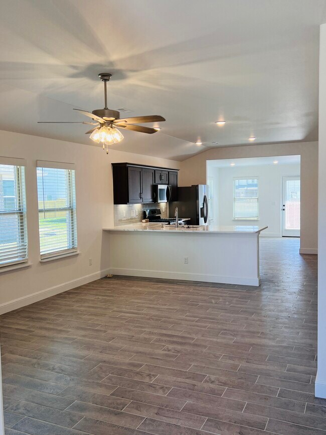Foto del edificio - 2091 Bluestem Dr