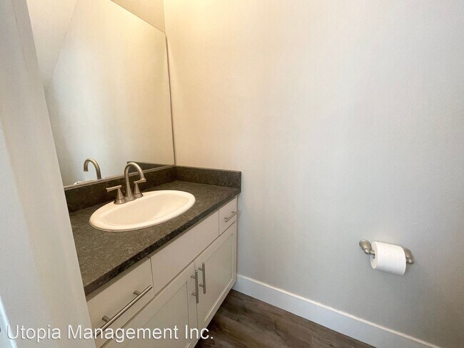 Building Photo - 3 br, 2.5 bath House - 1047 SE Leonel Lane