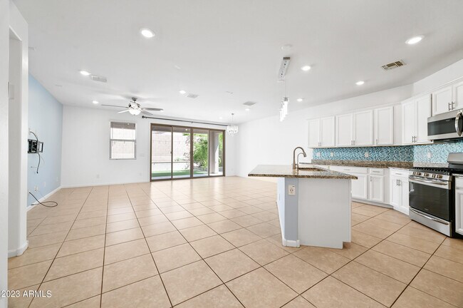 Foto del edificio - 20819 N 40th Dr
