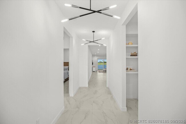 Building Photo - 10550 SW Orana Dr