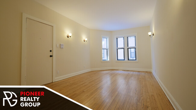 Building Photo - 4038 N Ashland Ave