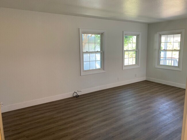 Foto del edificio - Beautifully Remodeled 3BR/1BA Home in Prime San Pablo Location