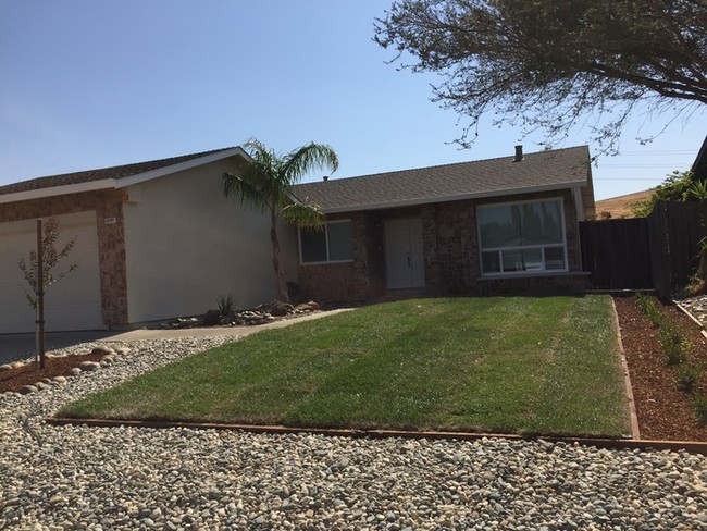 Building Photo - 2237 Mount Whitney Dr