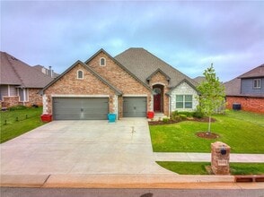Building Photo - 5009 Crater Lk Dr