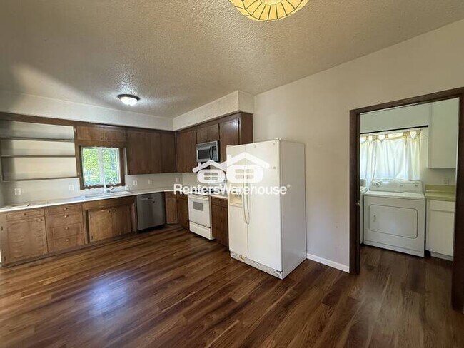 Building Photo - Available 1/1