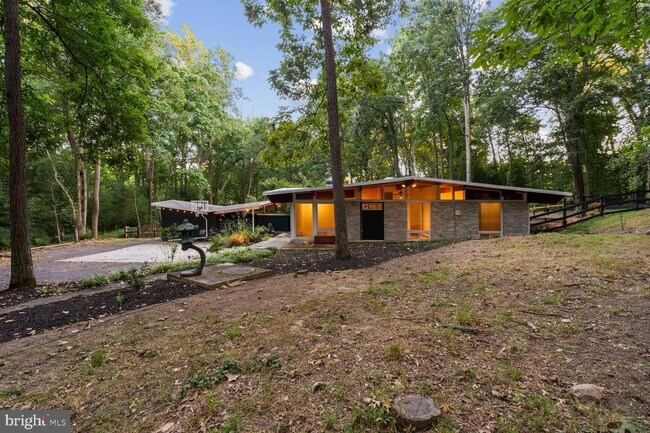 Building Photo - 9601 Overlea Dr