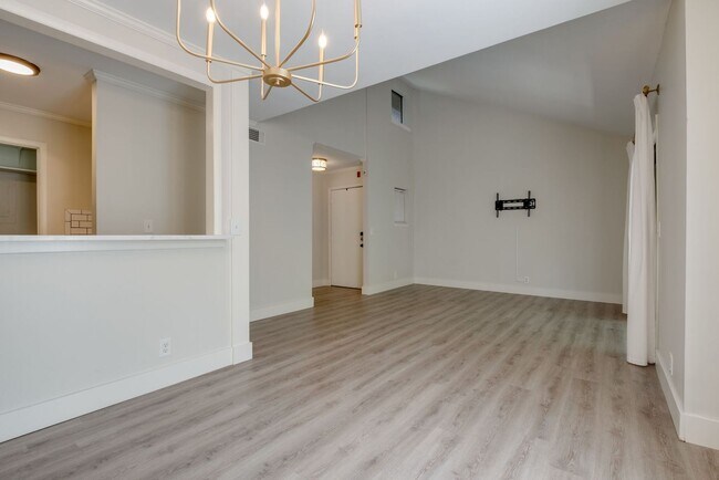 Foto del edificio - Beautifully renovated 1 bed, 1 bath Condo ...