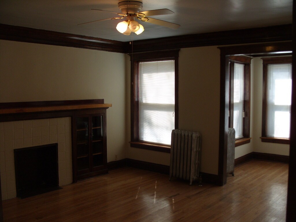 Primary Photo - 6839 S East End Ave