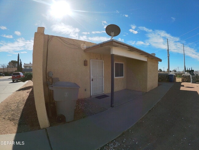 Building Photo - 2403 Red Sails Dr