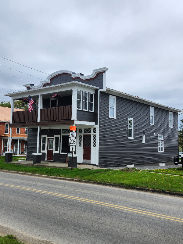 Building Photo - 102 Franklin St