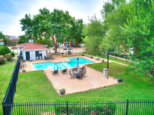 Building Photo - Bear Creek Villas