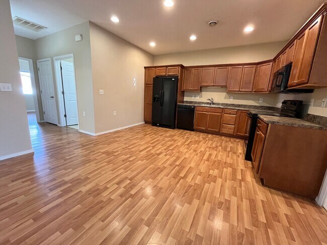 Foto del edificio - 2 Bedroom Twinhome For Rent in Lennox, SD!!