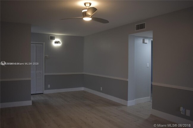 Building Photo - 512 Gardens Dr