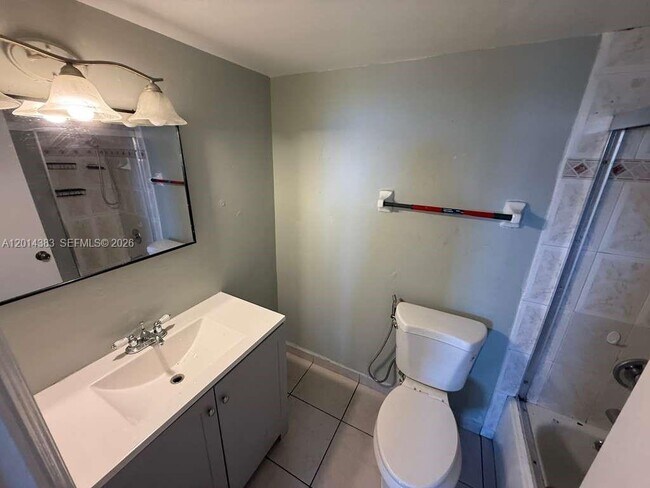 Foto del edificio - 606 W 81st St