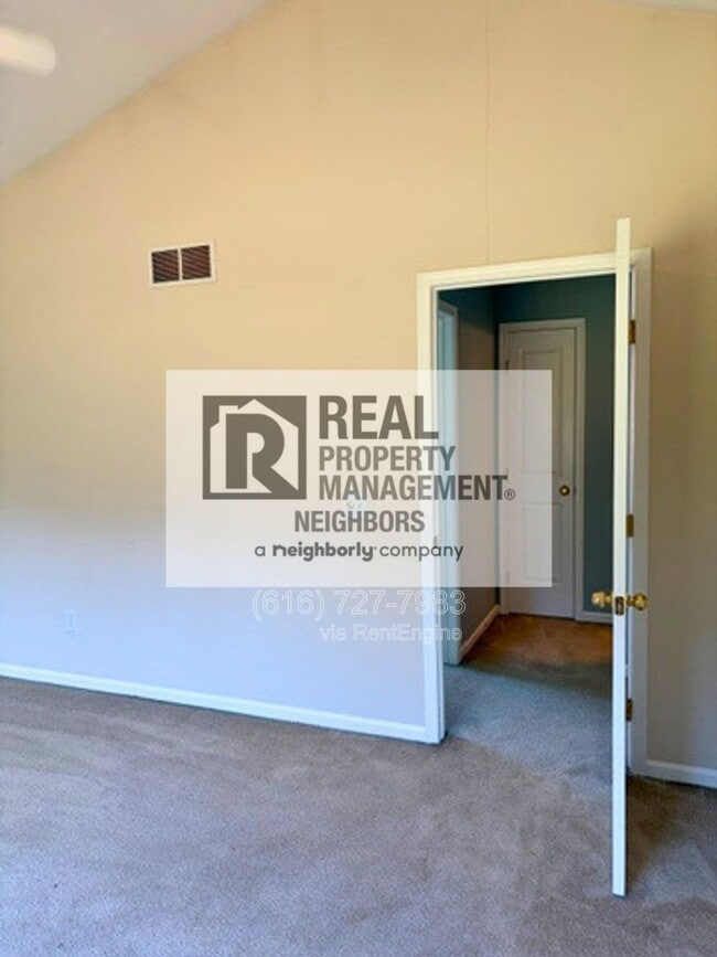 Building Photo - 1636 Northbend Dr NE
