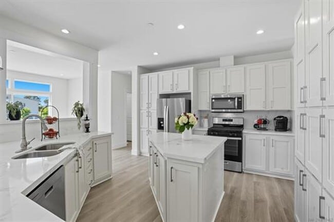 Building Photo - Great family home in rural setting.
