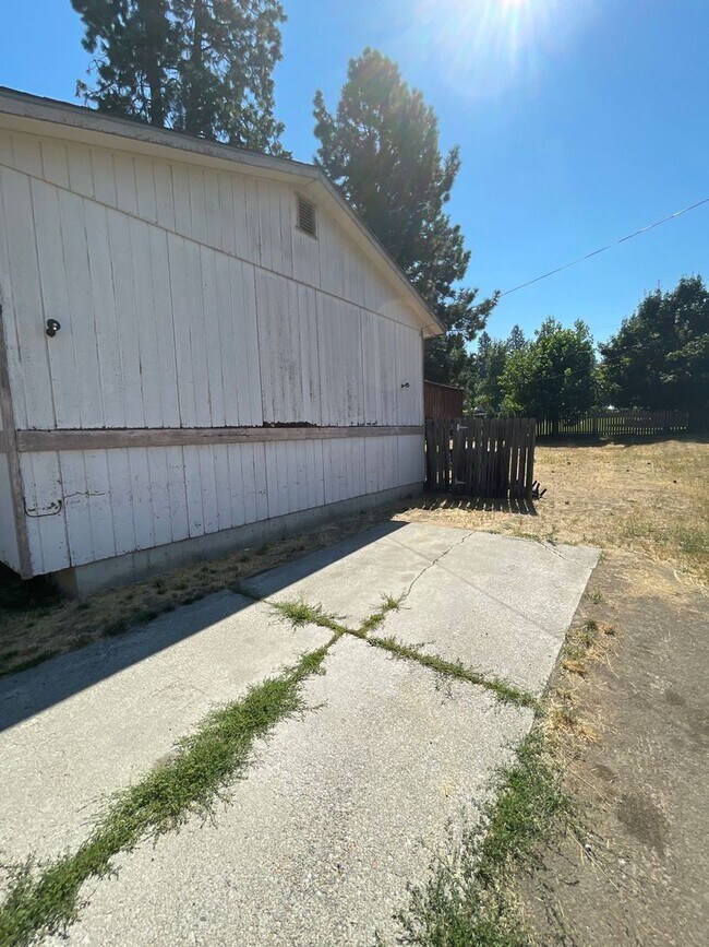 Foto del edificio - ***MOVE IN SPECIAL*** 1 FULL MONTH RENT FREE*** South Hill With Unique Layout