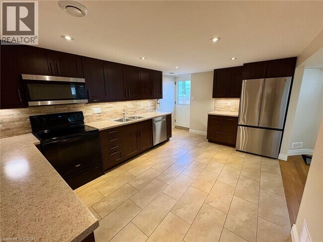 Photo du bâtiment - 1491 Brenner Crescent