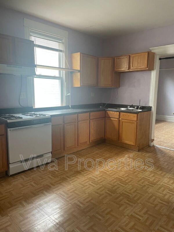 Building Photo - 1631 N Kimball Ave