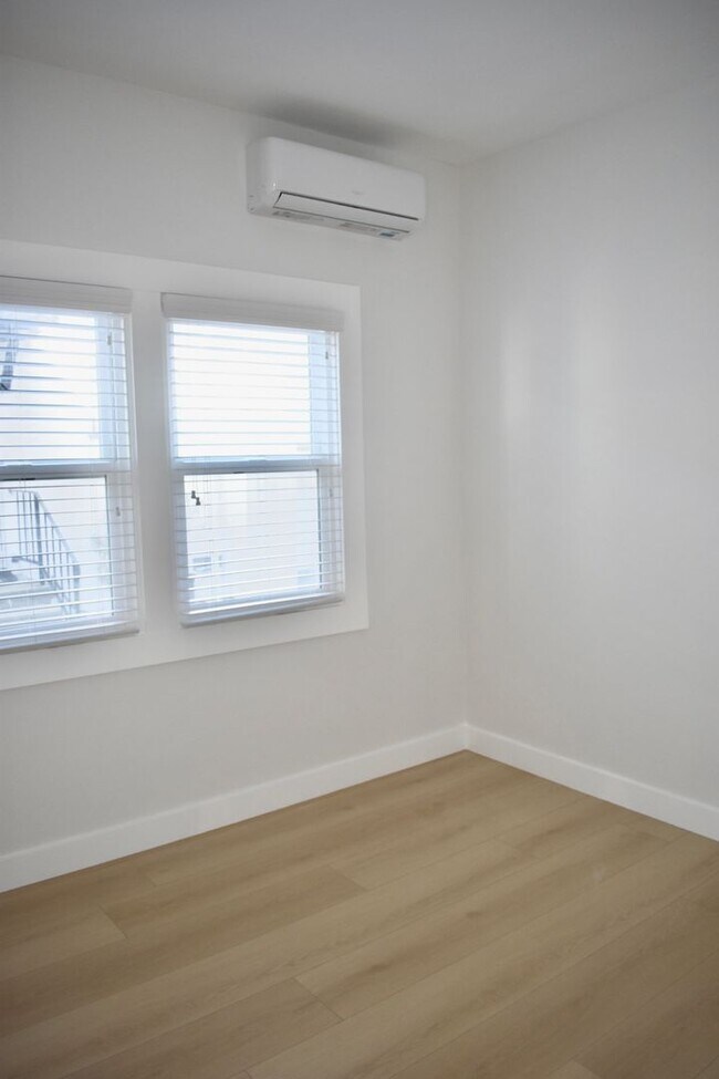 Foto del edificio - 1260 W 9th St
