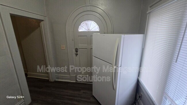 Foto del edificio - 1422 Central Ave