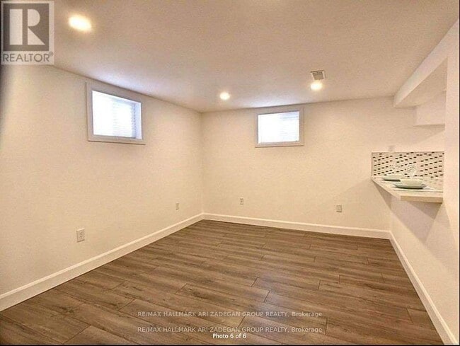 Photo du bâtiment - 47 Newbury Dr