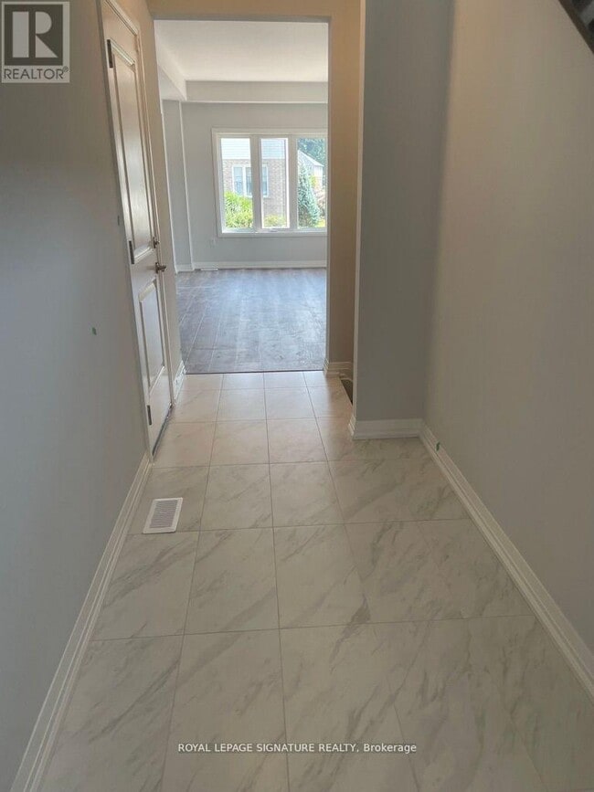 Building Photo - 186 Bur Oak Dr
