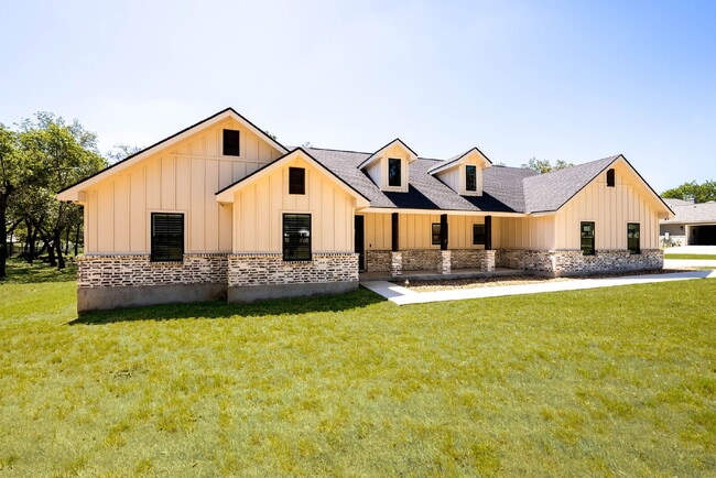 Building Photo - Where Southern Charm Meets Everyday Comfort