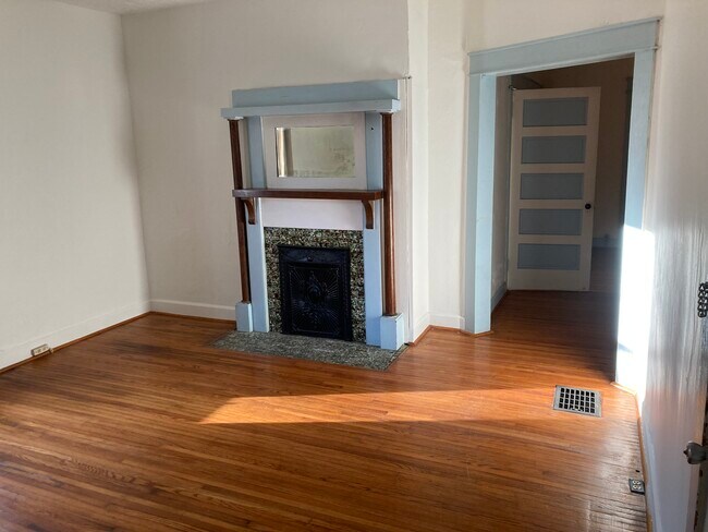 Foto del edificio - 328 W 15th St