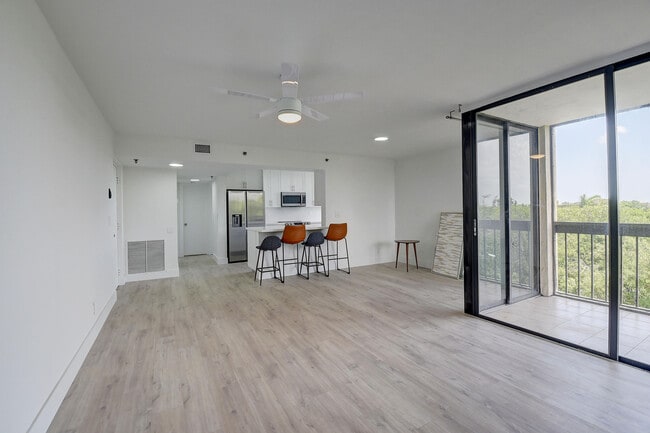 Building Photo - 955 Egret Cir
