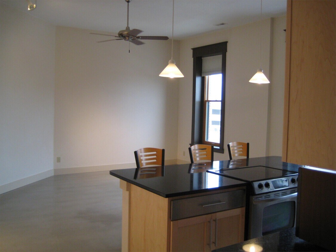 Primary Photo - 606 Lafayette St