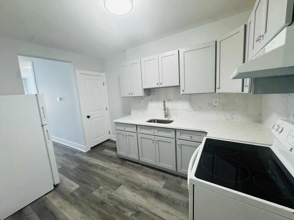 Primary Photo - Remodeled 3bd/1 House with Rear yard!! SEC...