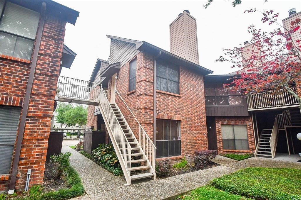 Primary Photo - 3150 Walnut Bend Ln